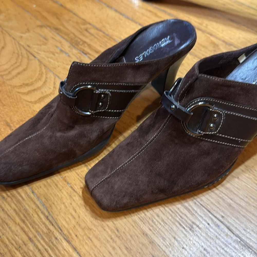 🌼AEROSOLES - BROWN SUEDE SLIP-ON - 3 INCH HEELS🌼 - Picture 2 of 11